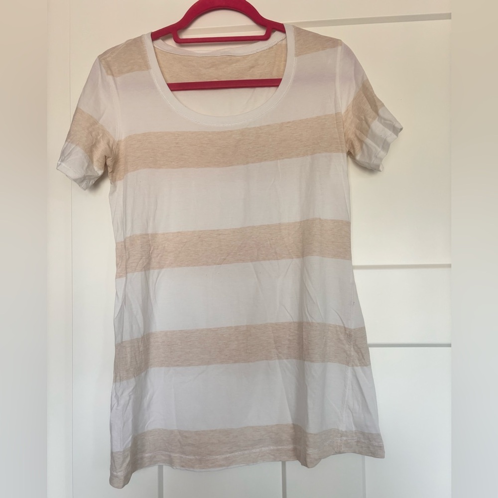 Size 6 Lululemon T